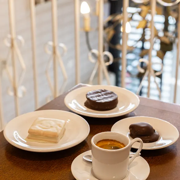 Alfajores na mesa