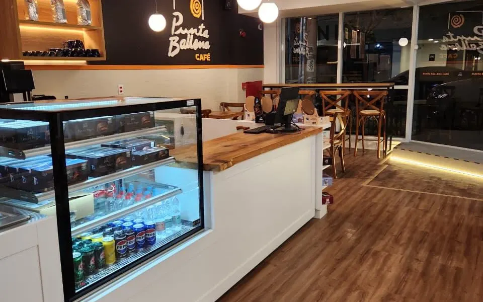 PINHEIROS — Punta Ballena Café