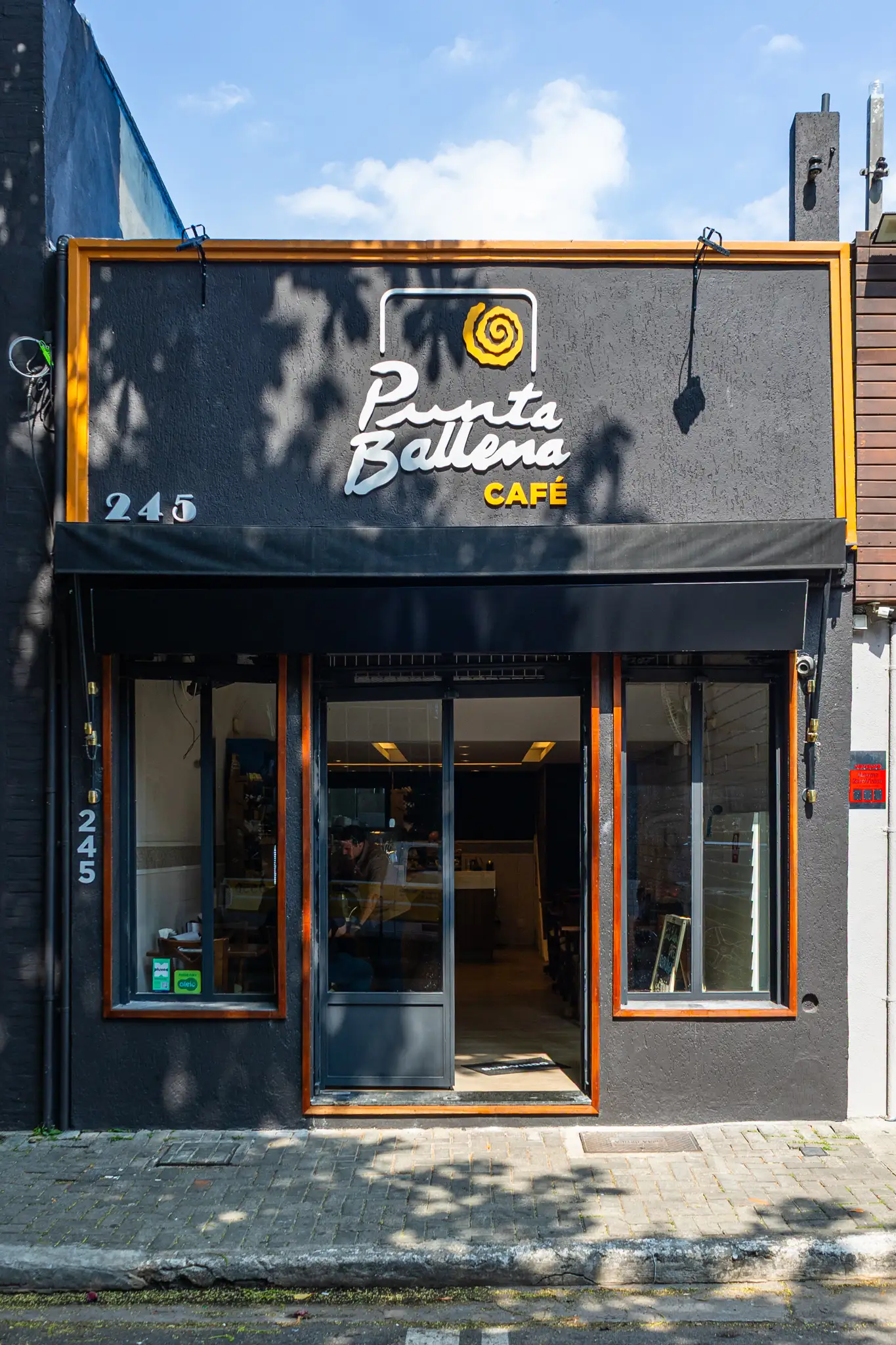 Fachada de Punta Ballena Café